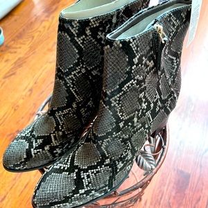 NWT Old Navy booties size 8.5